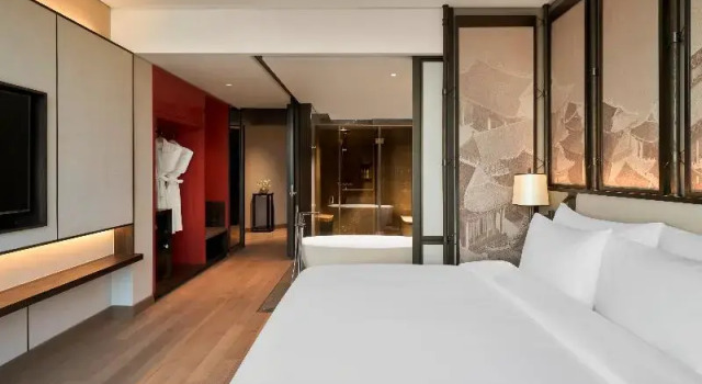Люкс c 1 комнатой Dusit Le Palais Tu Hoa Hanoi