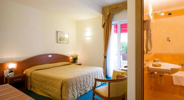 Номер Comfort Hotel Capri