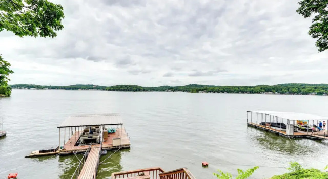 Коттедж Deck & Boat Dock: Lakefront Getaway in Camdenton