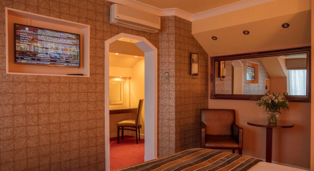 Rogerthorpe Manor Hotel, Забронировать Отель Отели Англии 3 звезды, 3*