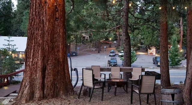 Апартаменты Hawks Nest in Shaver Lake