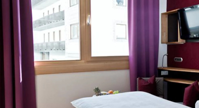 Anthonys Life & Style Hotel - inklusive Sommerkarte PREMIUM, Забронировать Отель Отели Санкт-Антон-ам-Арльберг с бассейном, рядом с Горнолыжный подъемник Гампенбан, Бассейн