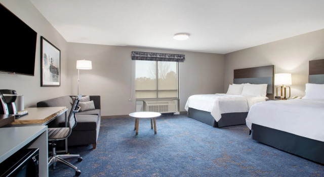 Четырёхместный номер Standard Holiday Inn Valdosta Conference Center by IHG