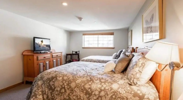 Condo with Hot Tub Free Garage Parking by RedAwning
