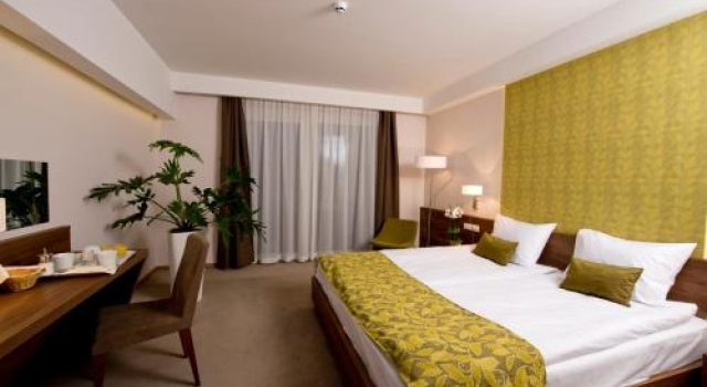 Imola Hotel Platán, Забронировать Отель Эгер Бюкк