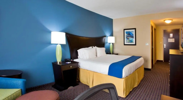 Номер Standard Holiday Inn Express Hotel & Suites Largo-Clearwater by IHG