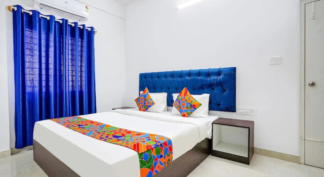 Номер Premium Fabhotel The Sun Roof Suites