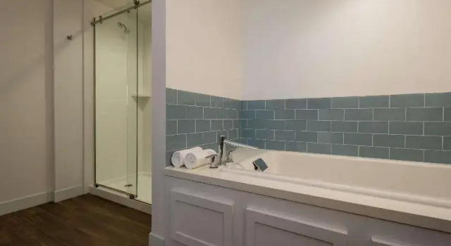 Люкс с балконом и с видом на парк Hilton Garden Inn Mobile Downtown