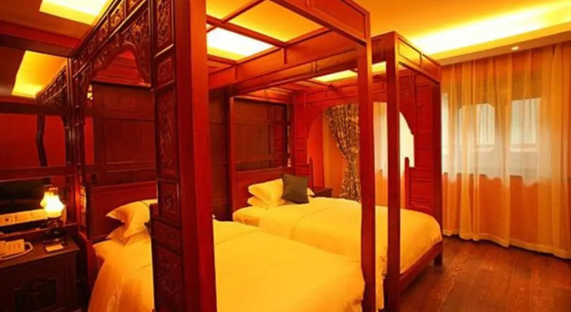 Люкс с 4 комнатами Waterside Resort