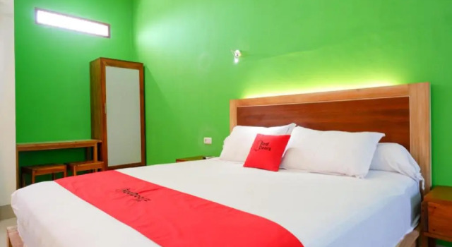 Двухместный номер Standard RedDoorz near Taman Makam Pahlawan Tatura