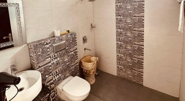 Номер Deluxe JPM Suites Noida 70