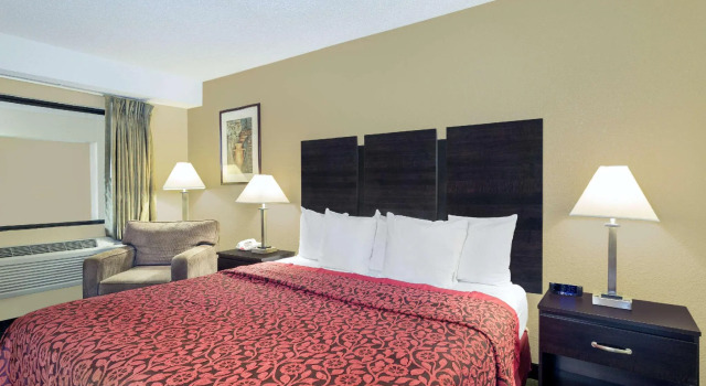 Двухместный номер Standard Days Inn & Suites by Wyndham Columbia Airport