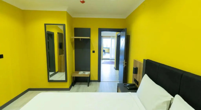 Standardowy trzyosobowy pokój i balkonem Roy Otel Akçay