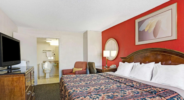 Двухместный номер Standard Days Inn by Wyndham Norfolk Military Circle