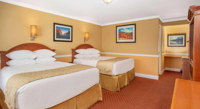 Четырёхместный номер Standard Travelodge by Wyndham Hawthorne