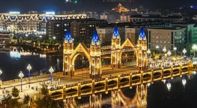 Burqin Xinlv Pinecone Hotel (Internet Celebrity Bridge), Prenota Hotel Hotel a Burqin con parcheggio, Parcheggio