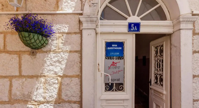 Riva Guesthouse, Забронировать Апартаменты/квартира Апартаменты Тиват, рядом с Пляж Вайкики, Апартаменты/квартира