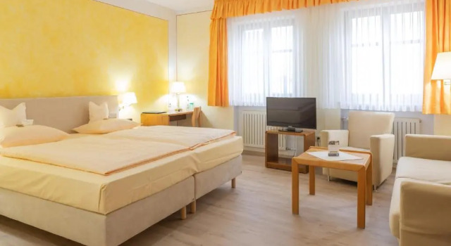 Standart üç kişilik oda Goldener Schwan Hotel Garni