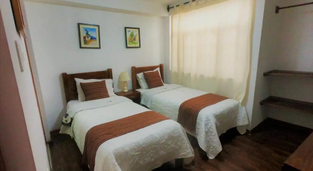 Бунгало с красивым видом из окна Hotel & Bungalows Villa Valencia