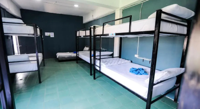 Кровать в общем номере Phangan Arena Hostel