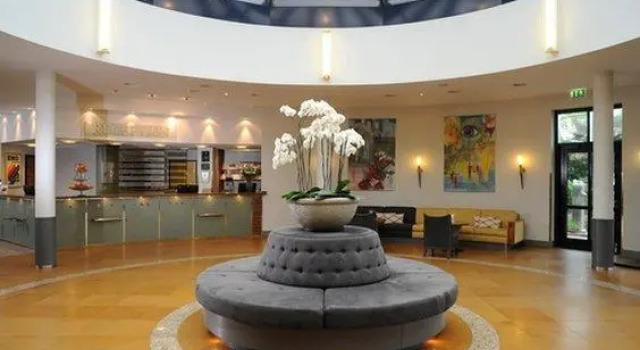 Полулюкс Best Western Premier Parkhotel Kronsberg