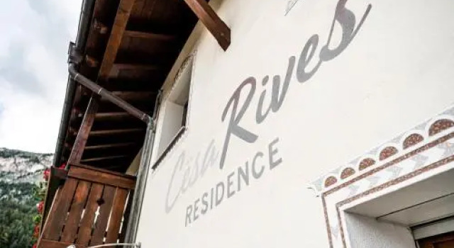 Residence Cesa Rives, Забронировать Отель Отели Сельва-ди-Валь-Гардена с парковкой, рядом с Бугельный подъёмник Кадепунт, Парковка