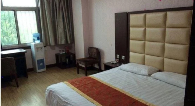 Yunyang Express Hotel, Reservar Hotel Hotéis em Xinji com estacionamento, Estacionamento