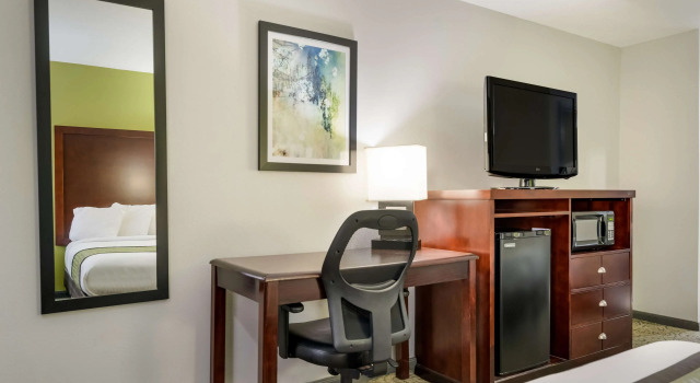 Четырёхместный номер Standard SureStay Hotel by Best Western Deer Park