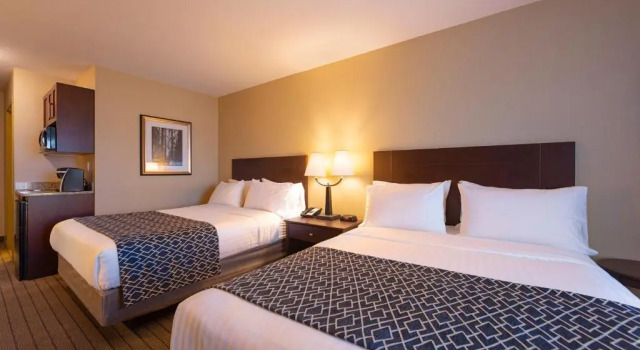 Четырёхместный номер Standard Цокольный этаж Bayview Hotel