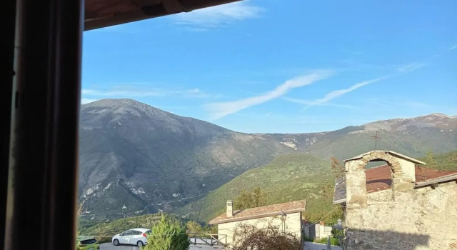 Beautiful 2-bed House, Prenota Hotel Antrodoco Lazio