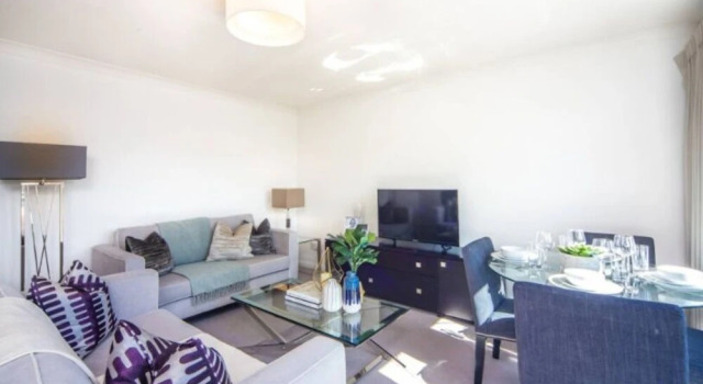 Bright 2 Bedroom Apartment In The Heart Of Chelsea, Varaa Huoneisto Asunnot kohteessa Merseyside, Huoneisto