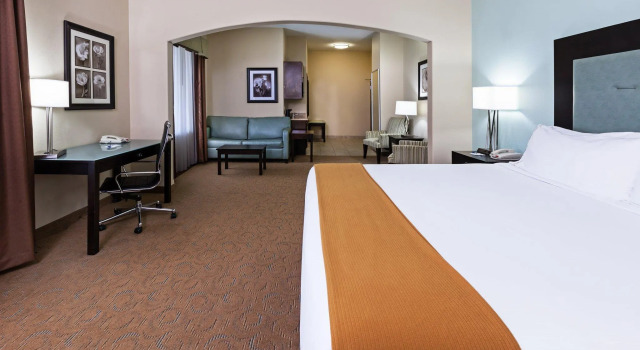 Люкс Holiday Inn Express Hotel & Suites Victoria by IHG