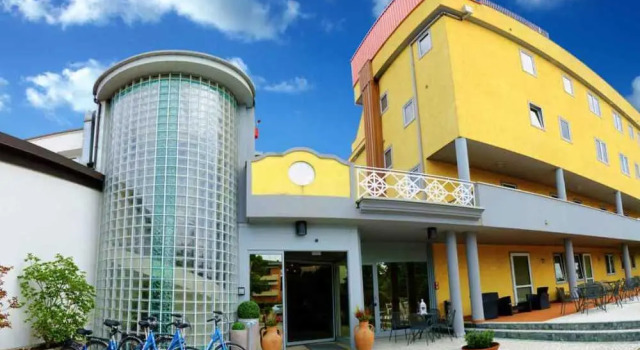Кровать в общем номере Hotel Ambra