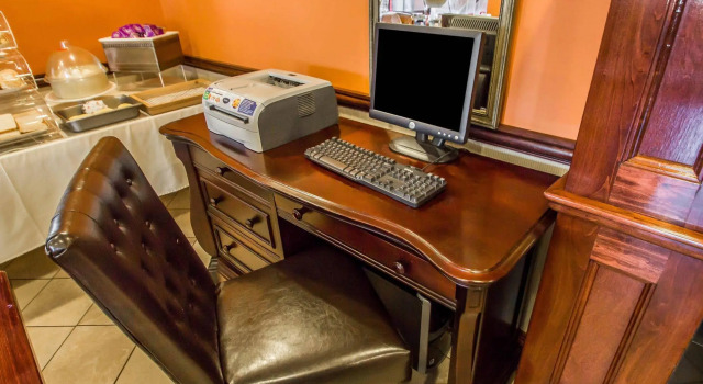 Rodeway Inn & Suites, Rezervasyon Otel Torrington Connecticut