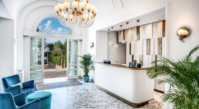 Hotel Mediterraneo Sorrento, Забронировать Отель Отели Сант-Аньелло 5 звезд, рядом с Железнодорожный вокзал Сант-Аньелло линии Circumvesuviana, 5*