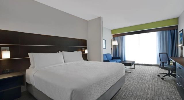 Двухместный люкс Holiday Inn Express & Suites - Milwaukee - Brookfield by IHG