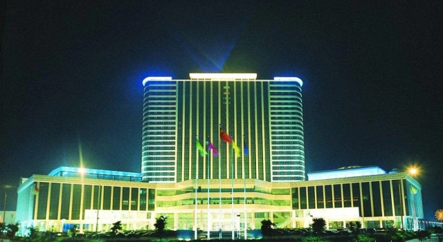 Lung Chuen International Hotel, Rezervovat Hotel Hotely v Guangdong s bazénem, Bazén