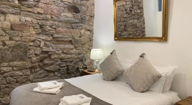 Апартаменты Royal Mile Suites by the Castle
