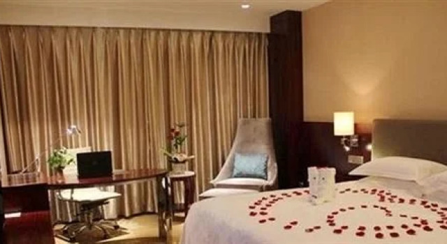 Zhongwei Sunny Hotel, Book Hotel Hoteller i Lishui med pool, Swimmingpool
