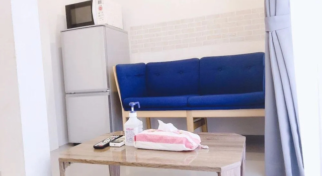 BOND - Hostel