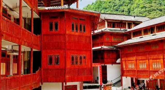 Четырёхместный люкс Yuntian Hotel