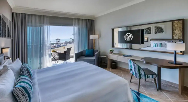 Двухместный номер с балконом Fujairah Rotana Resort & Spa - Al Aqah Beach