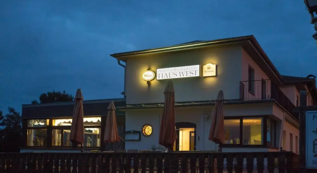 Eifel Hotel Haus West, Забронировать Отель Калль Айфель