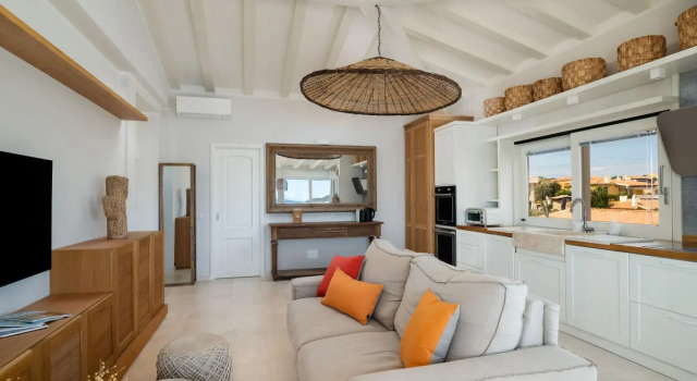 This charming one bedroom apartment is refined and elegantly furnished. It is perfect for a couple b-S'Abba Charming