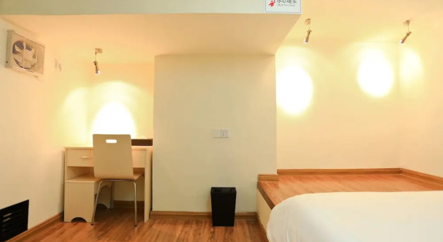 Апартаменты Superior с балконом Country Garden Holiday Hot Spring Hotel Fogang