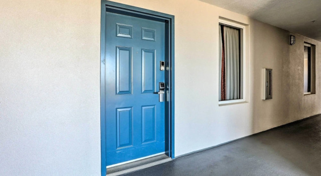 1 Mi to Disney: Lakefront Condo w/ Pool Access!, Varaa Huoneisto Lake Buena Vista 