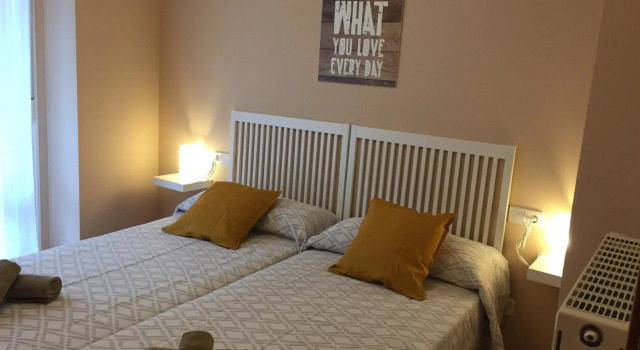 CASA DANIELA Apartamentos, Book Hotel Hotels in Estella with Parking, Parking