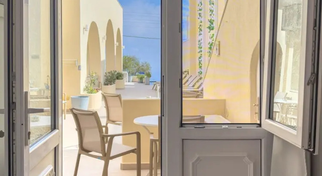 Номер Standard Reverie Santorini Hotel