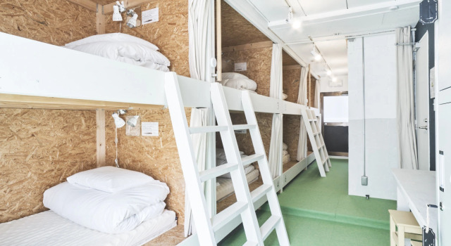 Кровать в общем номере Ten to Sen Guesthouse