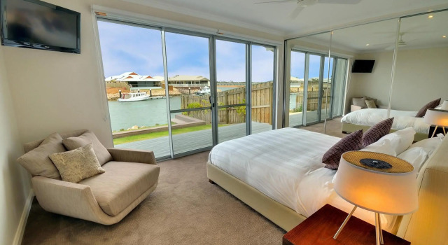 The Carnarvon Luxury Canal Home, Забронировать Отель Карнарвон Shark Bay Australia, рядом с Пристань для яхт Карнарвон